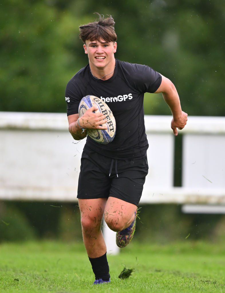 Rugby player wearing PitcheroGPS Short Sleeve Base Layer